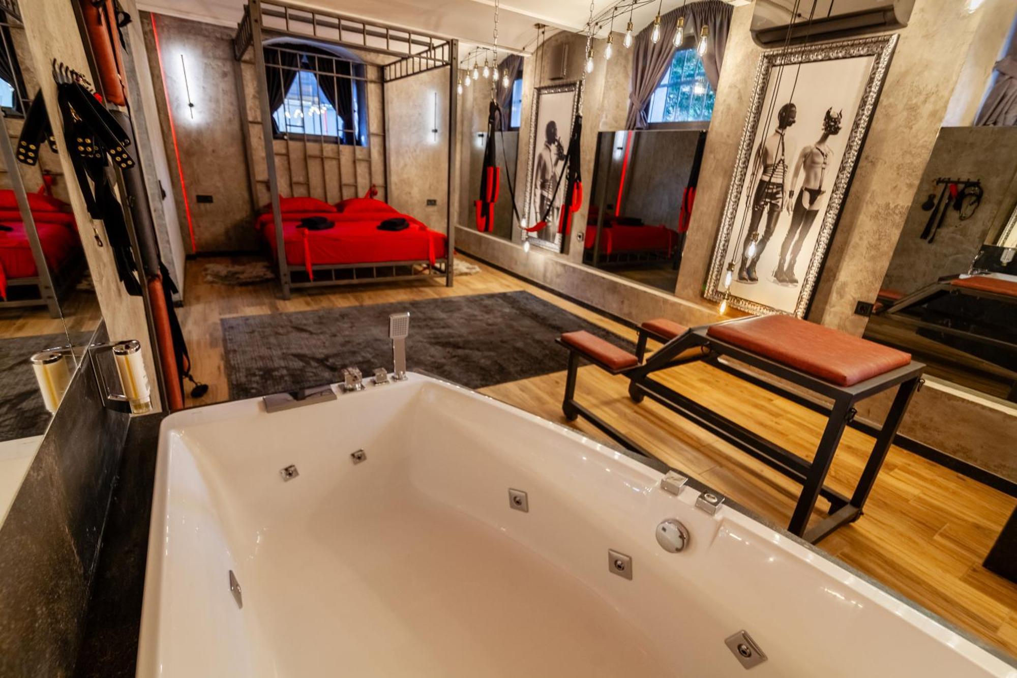 Royal Hot Jucuzzi Apartment Lviv Dış mekan fotoğraf