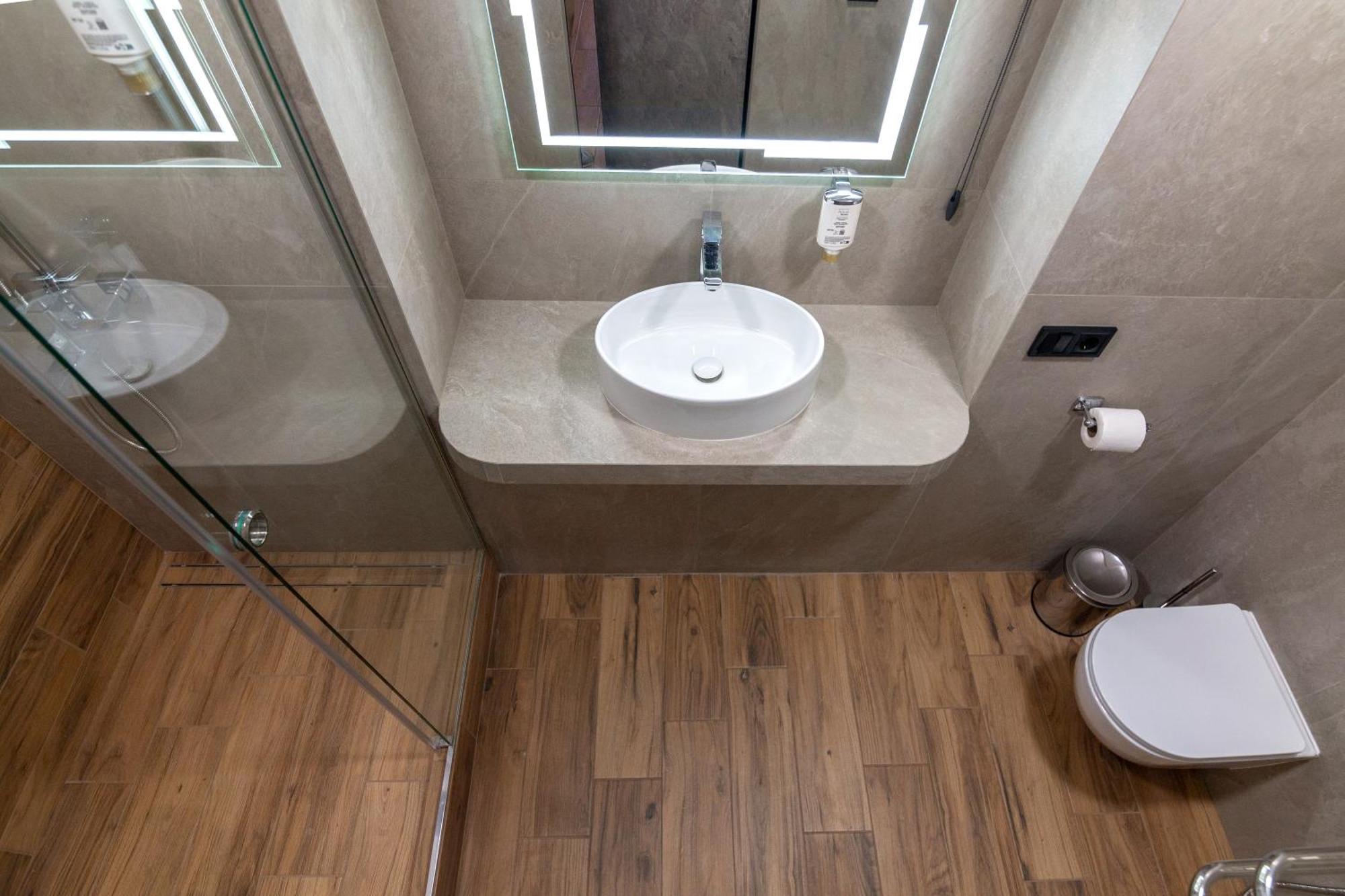 Royal Hot Jucuzzi Apartment Lviv Dış mekan fotoğraf