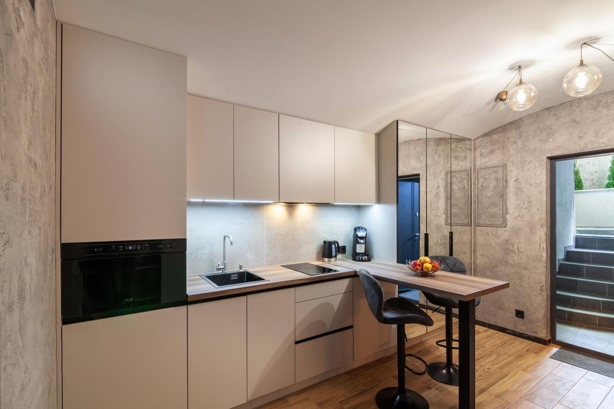 Royal Hot Jucuzzi Apartment Lviv Dış mekan fotoğraf