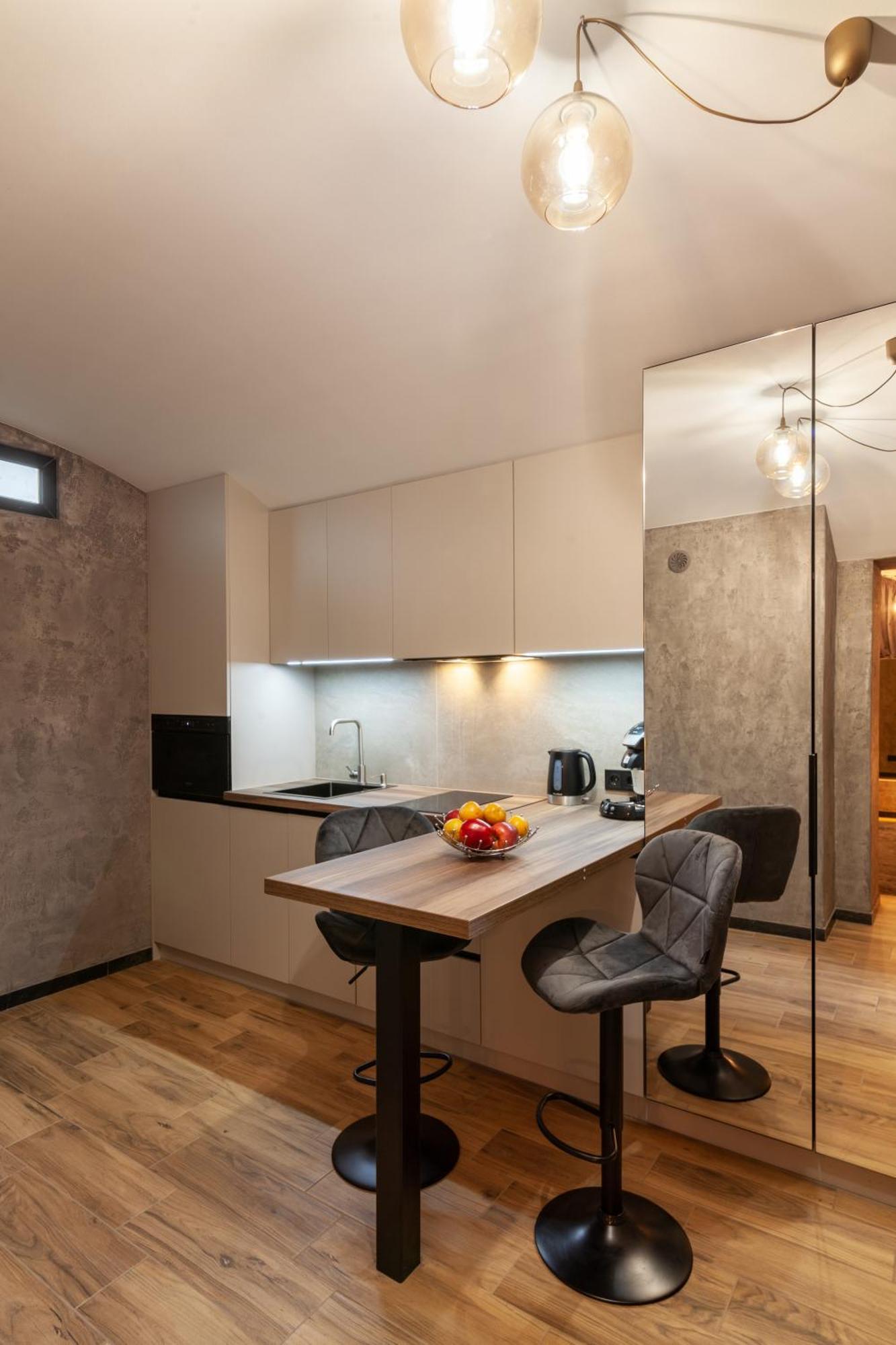 Royal Hot Jucuzzi Apartment Lviv Dış mekan fotoğraf